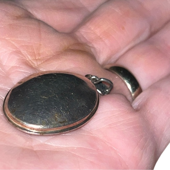 Beautiful Silver Tone Blue Gemstone Pendant 1.5” - Picture 3 of 5